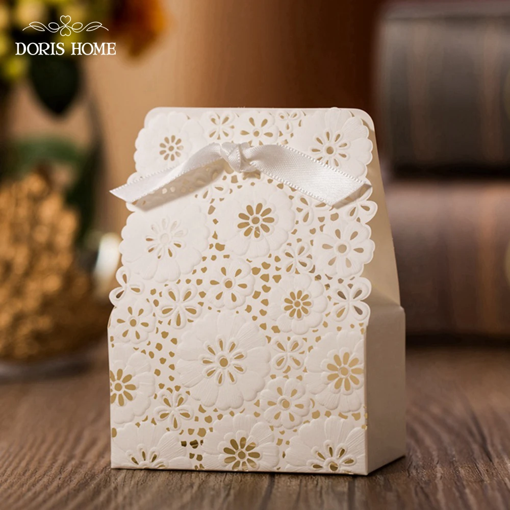 100 pcs White / Red Flower Laser Cut Wedding Favor Boxes Wedding Candy Box Casamento Wedding Favors And Gifts