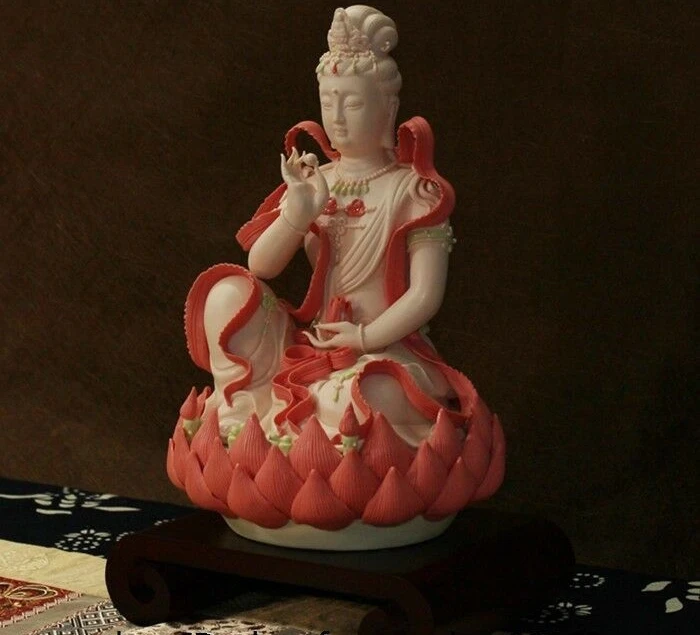 China Pottery Dehua Colored Porcelain Guanyin Kwan-yin Buddha Bodhisattva Statue