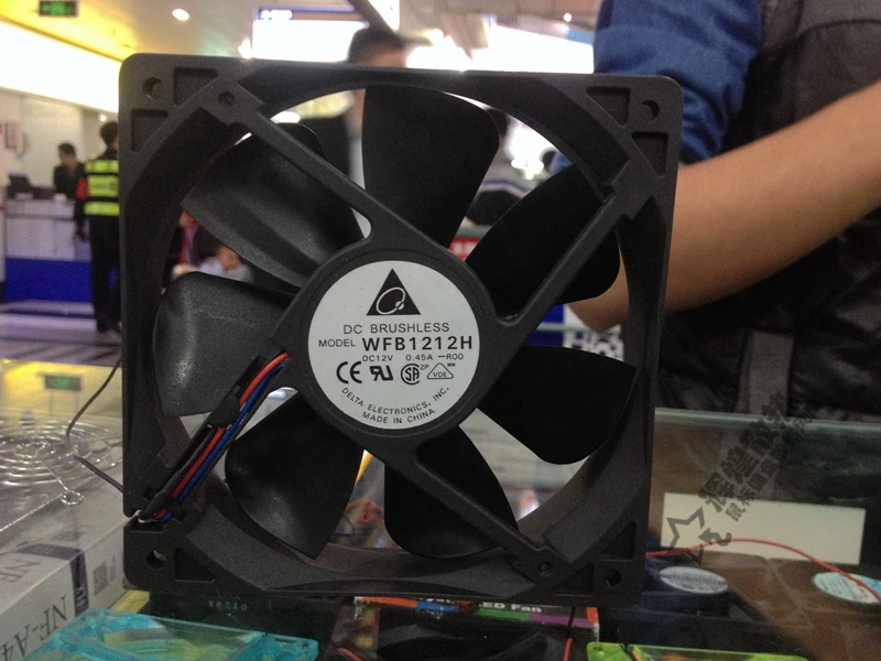 

brand new DELTA 12025 12V 0.45A WFB1212H 12cm cooling fan