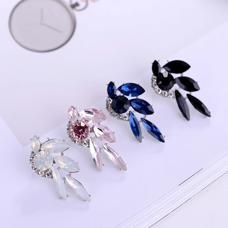 LUBOV Sparkling Rhinestone Stud Earrings Acrylic Crystal Stone Women Piercing Earrings Trendy Wedding Jewelry Christmas Gift