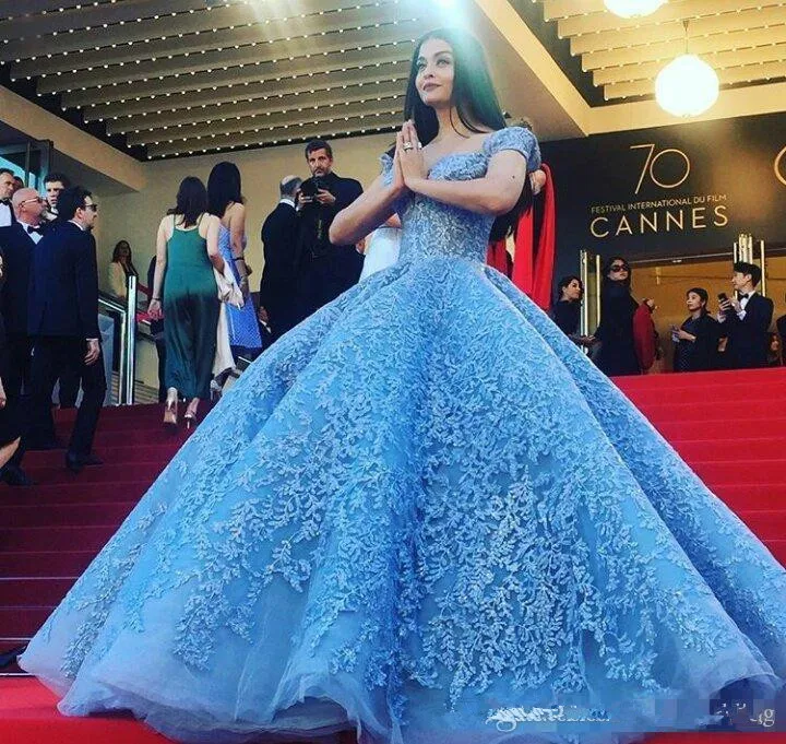 Gelo azul bola vestido de baile vestidos 2019 fora do ombro rendas apliques noite vestidos tapete vermelho até o chão celebridade festa