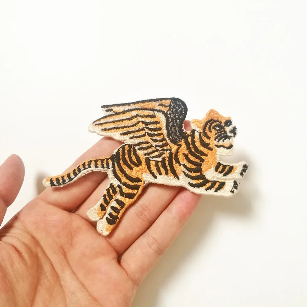 High quality embroidered small fly Tiger wings Patch Sewing Applique sew on Patches Shirt Bag Jacket Badges for Clothing Animal