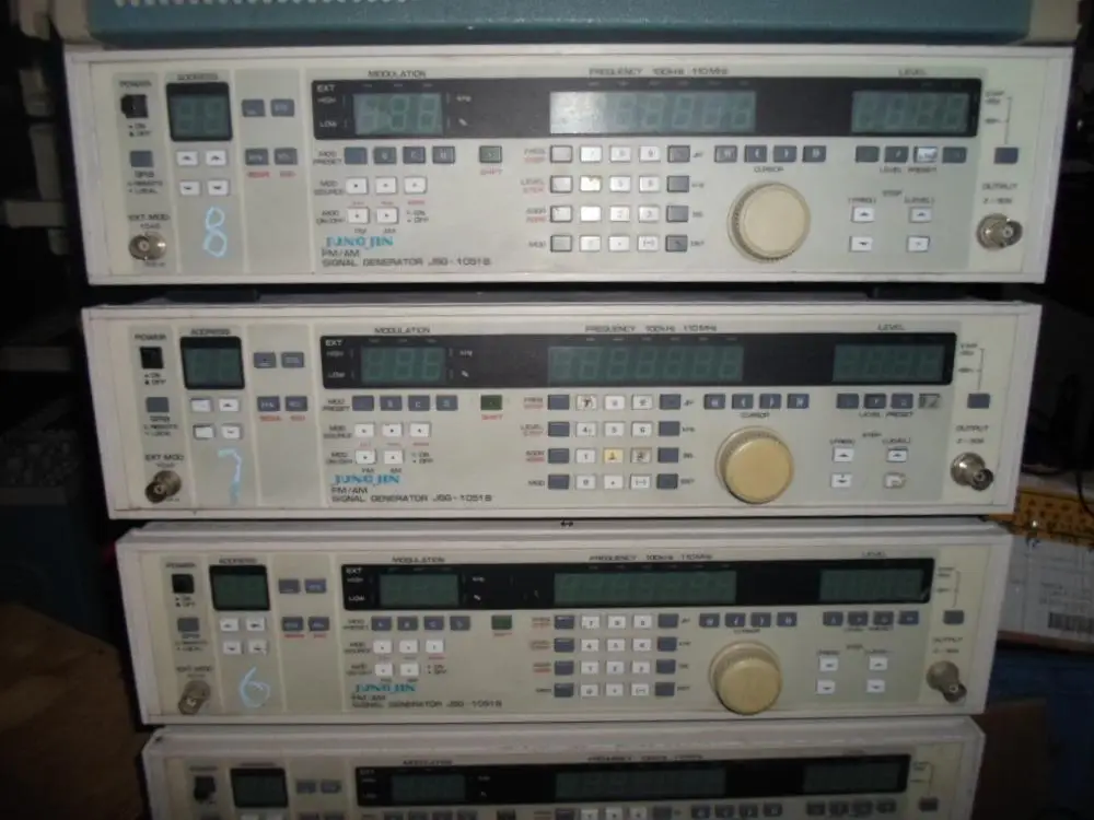 JSG-1051B AM FM Signal Generator Used