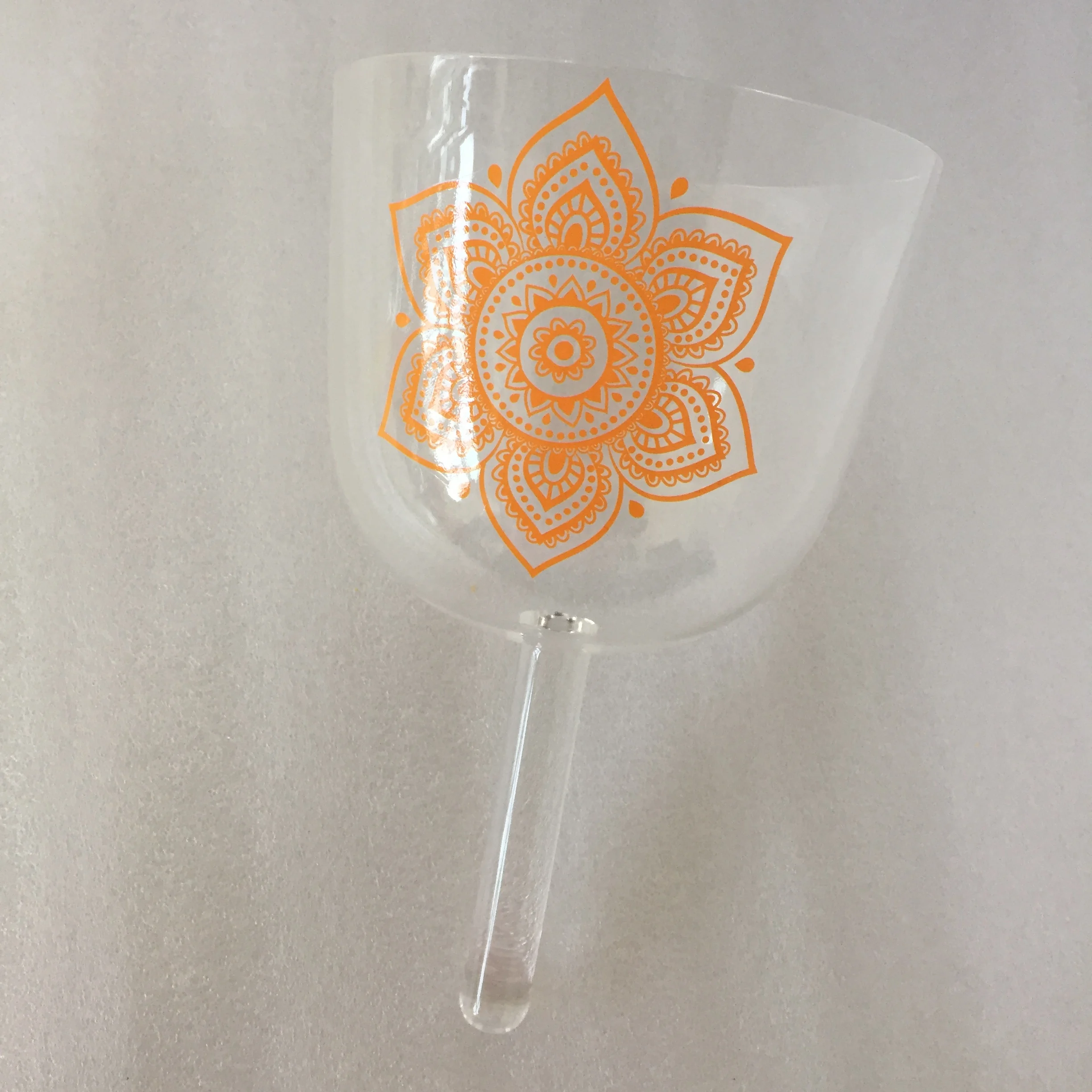 

Clear Crystal Singing handle Bowl Perfect Musical Note D with Sacral chakra sticker for Sound Healing & Music Therapy