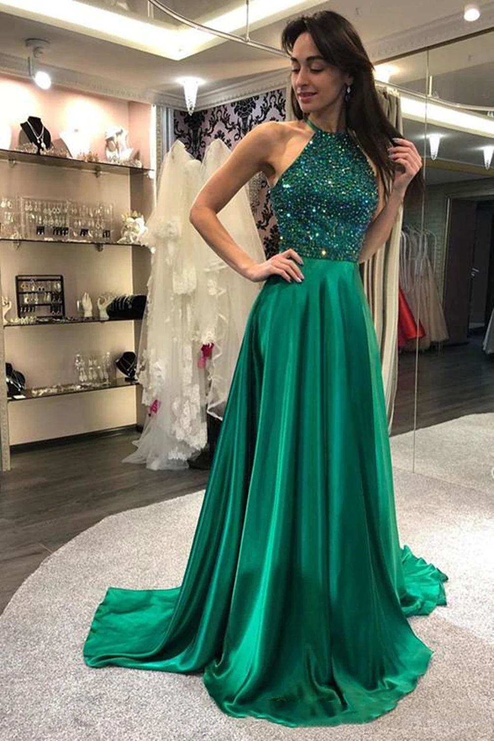 Halter Gemerlapan Satin Prom Gaun dengan Kunci Kembali Panjang Kontes Gaun dengan Rhinestones Custom Made Formal Gaun Malam