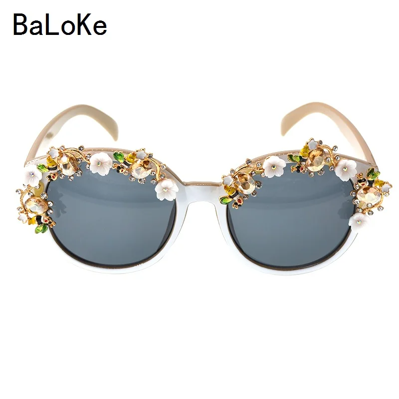 Sunglasses Women Baroque Retro Sunglasses Hollow Metal Carving Retro Sunglasses Fashion Accessories Ladies Vintage Shades