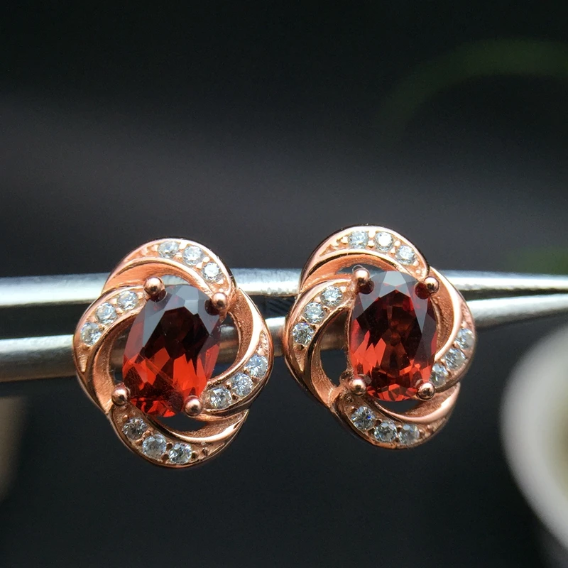 Simple, fashionable, exquisite, compact, 925 silver, natural garnet ear studs, lady charm.