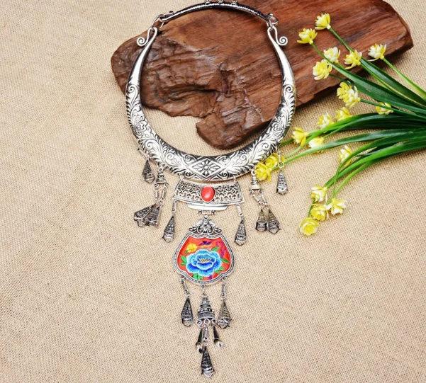 Limited Version Ethnic Fashion Vintage Embroidery Sweater Necklace Exaggerated Torque Miao Silver Unique Stage Show Necklace