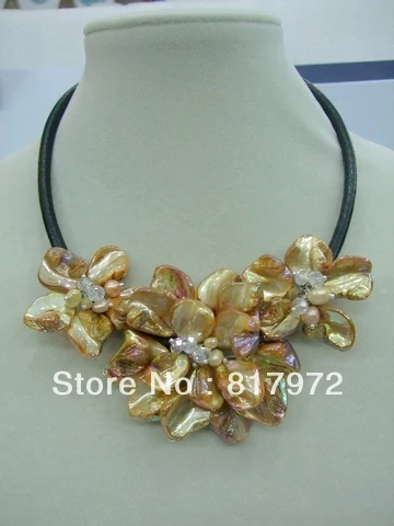 

Elegant Woman Handmade shell slice Knit three Yellow Beautiful Flower Bib Pendant Chain Necklace Chunky Hide Rope Gift