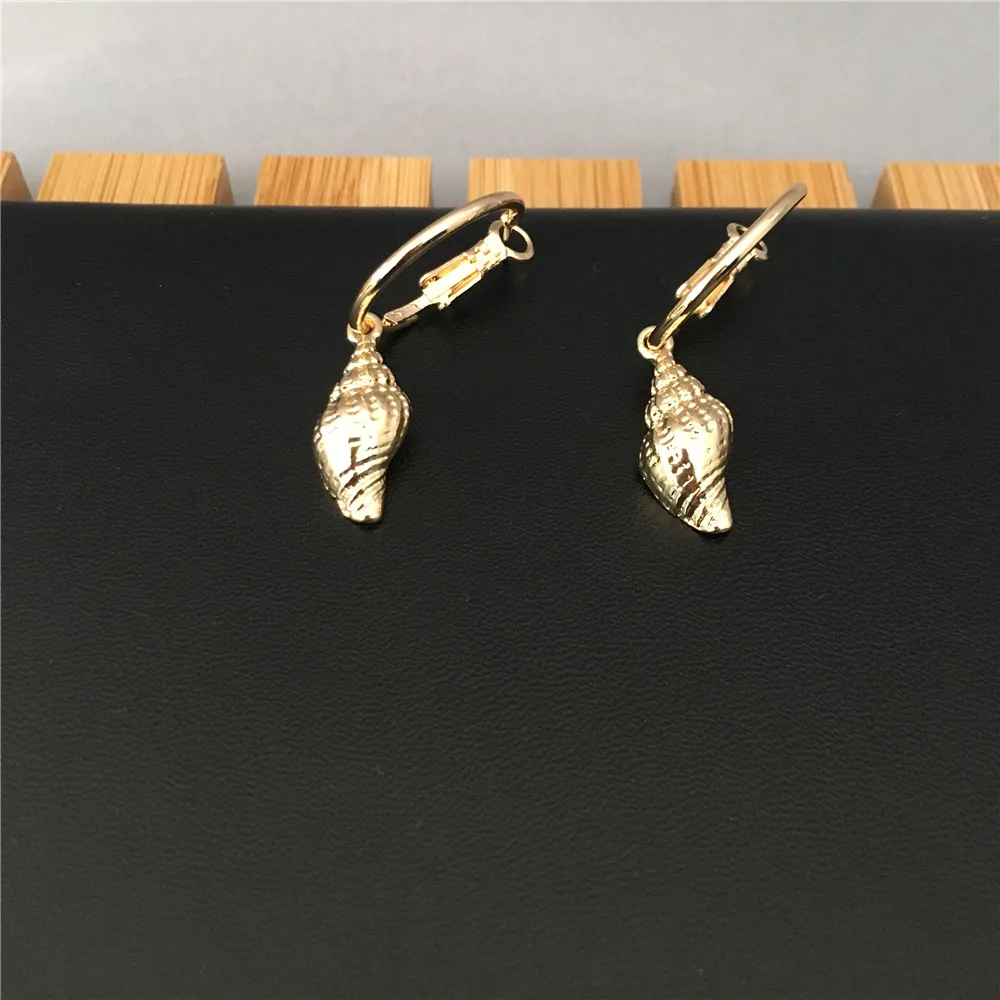 TRENDY GOLD COLOR PLATING SEA SNAIL CONCH CHARM HOOP EARRINGS