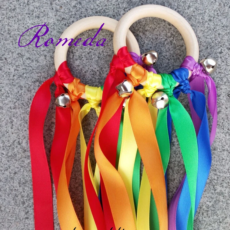 20pcs/lot Rainbow Color Stain ribbon Wooden Ring Waldorf Ribbon With Bell Hand Kite Toy for Birthday Party Favors