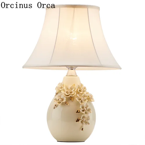 New American Creative White Flower Ceramic Table Lamp Study Bedroom Bedside Lamp Modern Sculpture Decorative Table Lamp