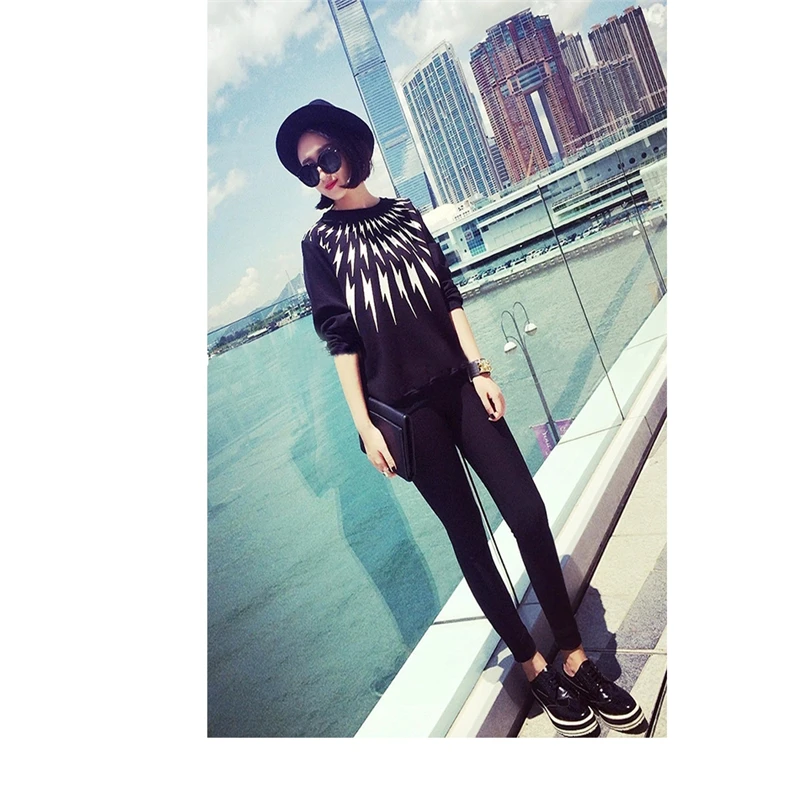 2020 Tracksuit Sweatshirts  Black White Lightning Print Women Hoodies Outwear Long Sleeve Pullover SS109