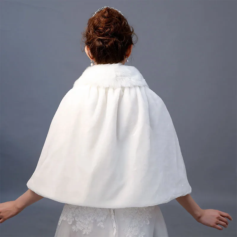 Capas nupciais de inverno para vestido de casamento Xaile de peles artificiais Envoltórios com capa de fita Envoltório mais quente para mulheres