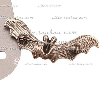 Gothic Vampire Bleeding Wing Bat Brooch Witchcraft Pins Punk Jewelry