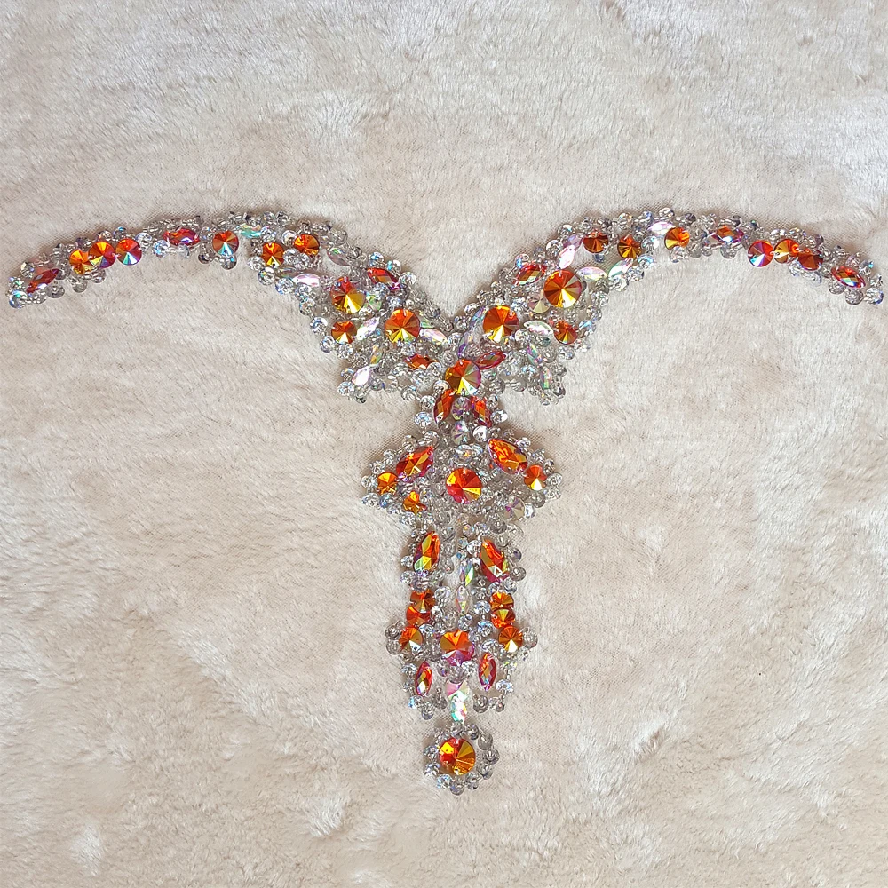 Fatto a mano con scollo a V con paillettes cucire sulla scollatura strass perline di cristallo finiture applique da sposa toppe firmate decorazione