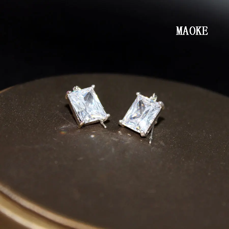 

Promotions Korean Style Zircon Square Stud Earrings Simple Gold and SV Geometric Earrings Fashion Jewelry for Women's Gifts