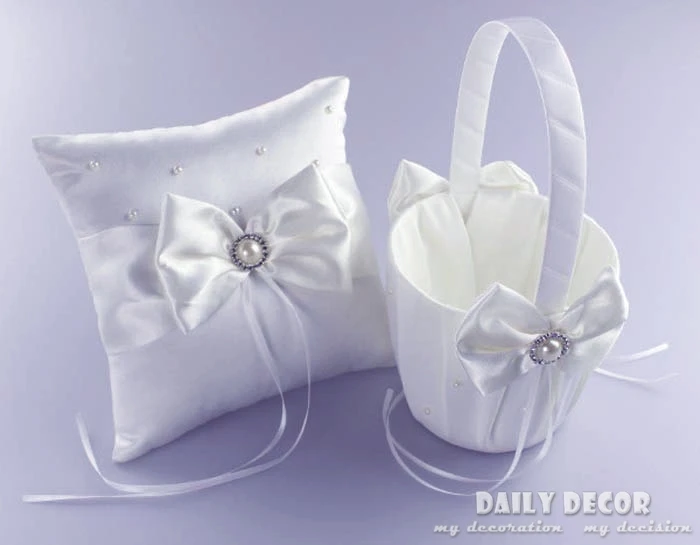 A set of wedding party accessories ( ring pillow + flower basket + Signature pen + guest book ) Accesorios de boda free shipping