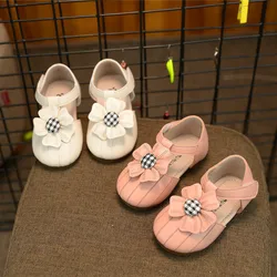 Baby Leather Shoes Flowers Antiskid Infant Toddler Shoes Girls Princess Soft Bottom Shoes in use