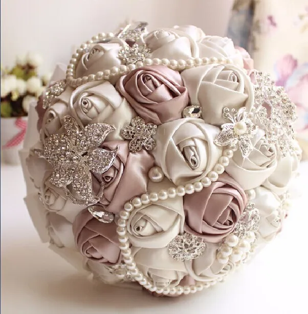 

New Arrival 2018 Gorgeous Beaded Crystal Wedding Bouquet Ivory Rose Bridesmaid Flowers Artificial Sapphire Pearl Bridal Bouquets
