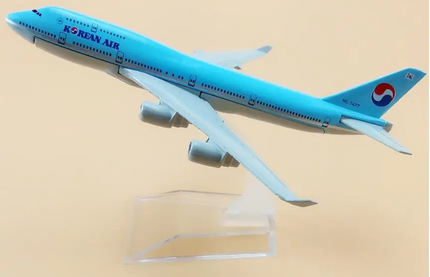 

Passenger plane model Boeing 747-400 Korean Air aircraft 747-400 Metal simulation airplane model for kids toys Christmas gift