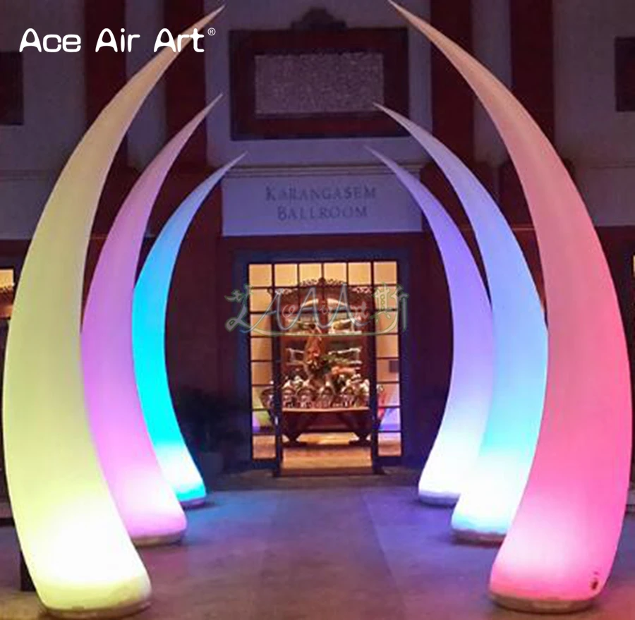 

Factory Price Stage Decoration Inflatable Tusk/Ivory/Curved Cone Pillars Spotlights for Wedding Party Entrance