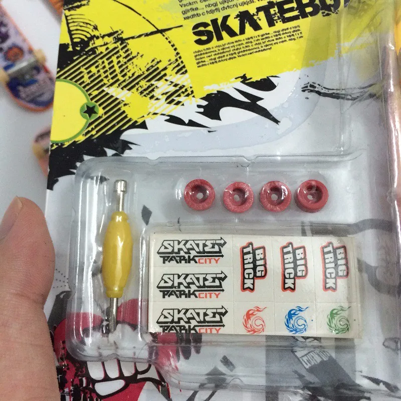 Alloy Stand Mini Finger Skate Boarding Toys 60 colour decoration With Retail Box FingerBoard Children Gift
