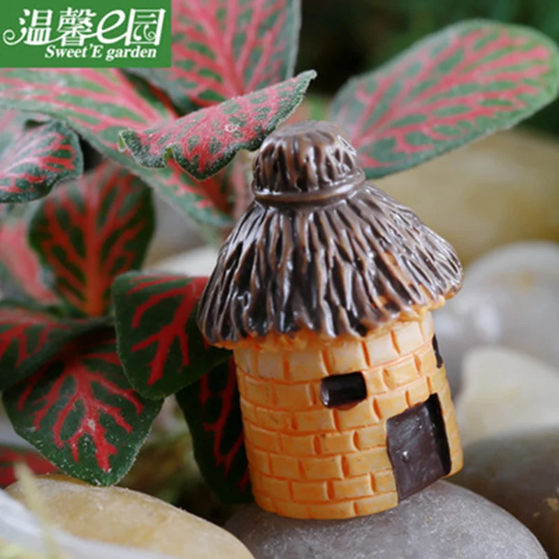 2 Pcs Mini Old House Hut Model Small Statue Figurine Crafts Russia Figure Ornament Miniatures Garden DIY Decoration