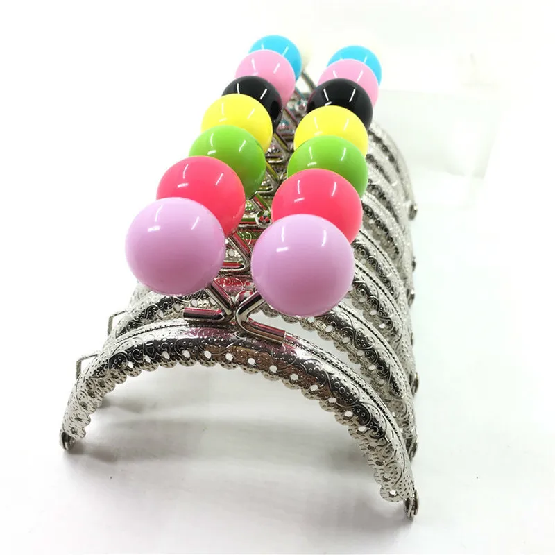 1Pc Kiss Clasps Clutch Clips Silver Tone Metal Frame Arch Patterned Ruffled Candy Ball Handbag Change Handle 8.5cm