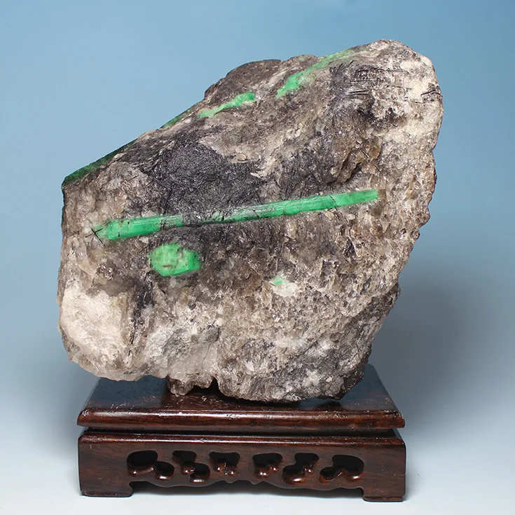 

Ultra-fine mineral crystals emerald green natural rough stones mark LuoShi collectibles ore samples without optimization