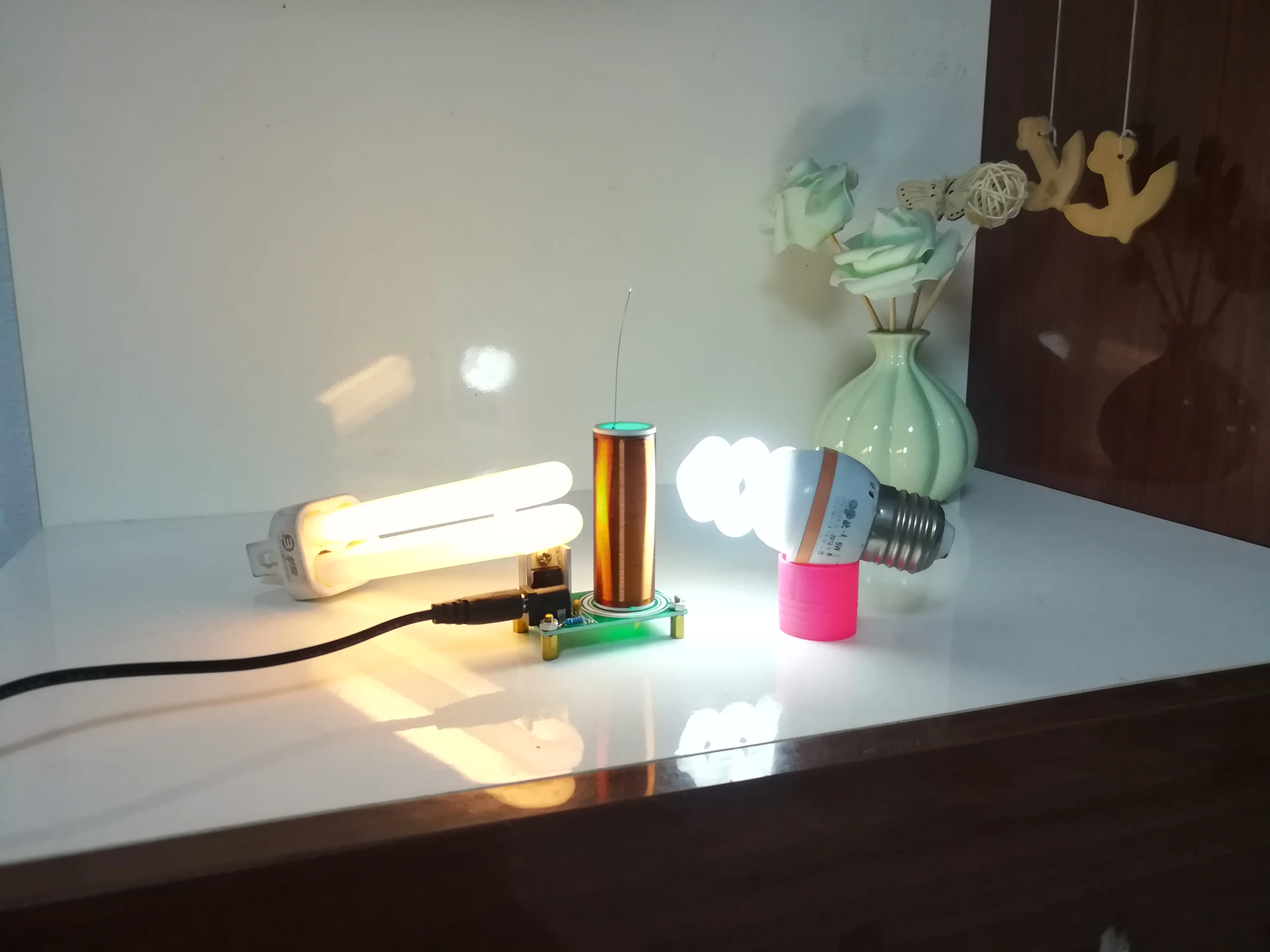 Kit d'accessoires magiques Mini bobine Tesla, pièces de rechange pour bricolage, technologie d'éclairage spatial, Production électronique