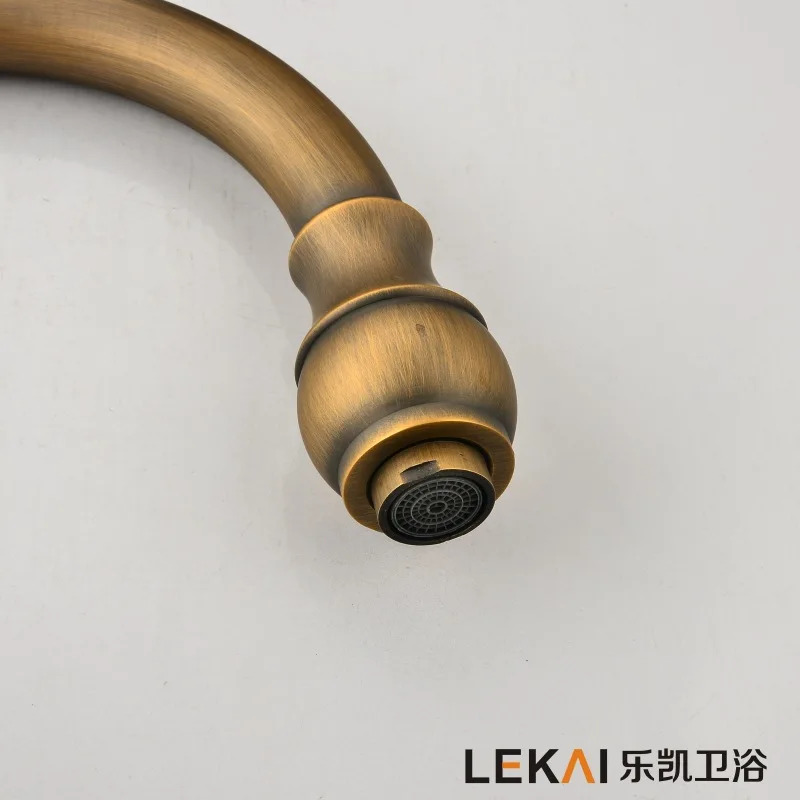 single hot and cold water tank faucet can be rotated vegetable basin leading European style retro vertical kitchen faucet