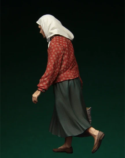 1/35 Resin Figure Model Kit 090 Russian refugees, 1941-45 Old Woman One Figures Unassembled unpainted Top