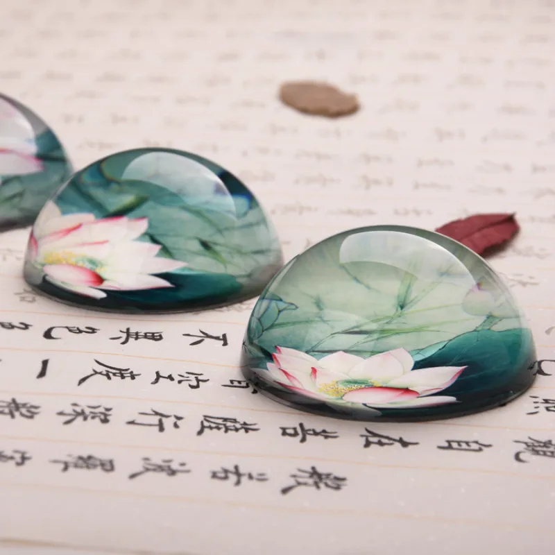 

1Pc Crystal Glass Lotus Paperweight Chinese Painting Supplies Fit for Writing and Painting Round Shape Calligraphy Paperweights