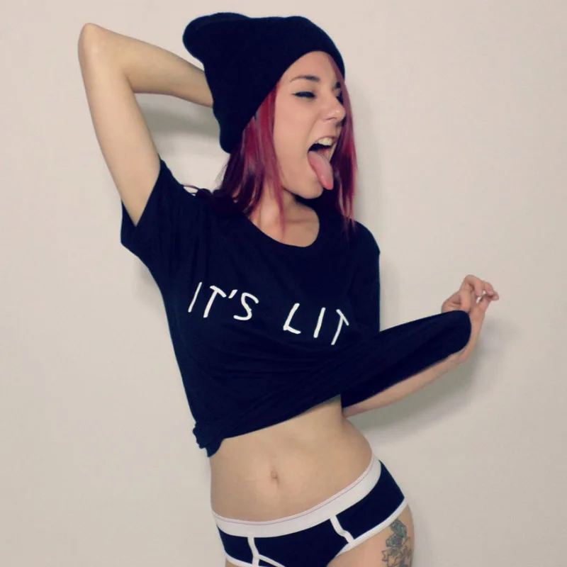 

Футболка Sugarbaby It's Lit, дизайнерская летняя футболка с коротким рукавом, забавная Весенняя графическая футболка, топы для студентов в стиле Харадзюку, Прямая поставка