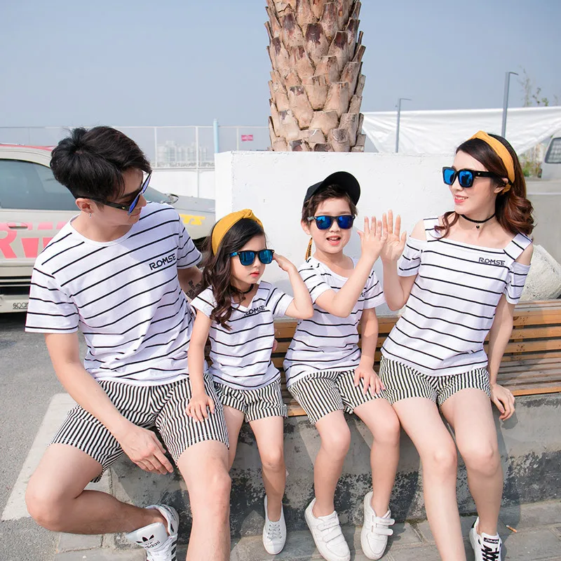 

Summer Matching Family Outfits Dad Mum Son Daughter Black White Striped T-shirt+Shorts Family Matching Clothes Couple Set