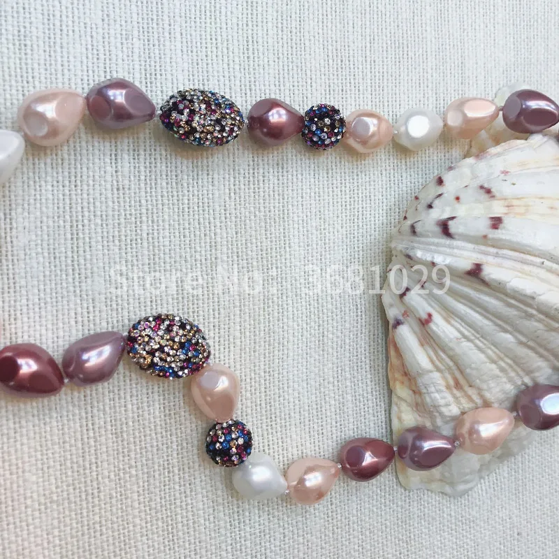 Natural pearls, large round necklaces, colourful necklaces and fashion necklaces to send girlfriends to girlfriends