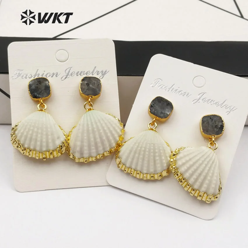 WT-E452 Natural Black Labradorite Studs With Gold Bezel Scallop Shell Pendant Wild Coast Sea Shell Jewelry Earring For Women