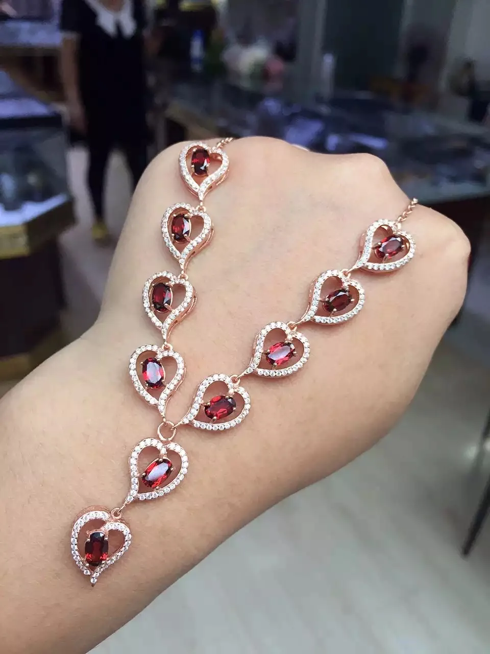 The same brand is designed for the 925 Silver Garnet Necklace. The customers are interested in the technology.