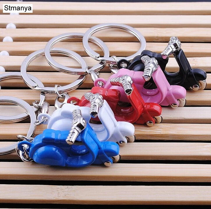 Car KeyChain New Fashion Mini Motorcycle Car Keychain Key Ring Pendant Small Gifts 5 Colors Car KeyRing For Christmas Gift 17127