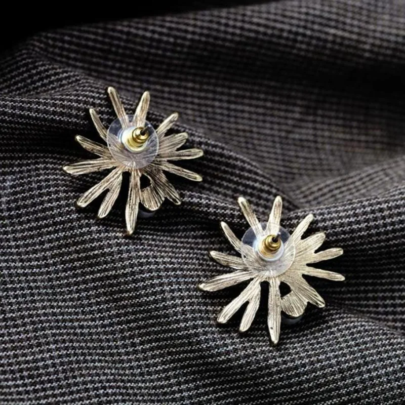 2018 New Design Retro Flower Women Nightclub stud Earrings Royal Style Ladies Simulated Pearl Jewelry Statement Wholesale