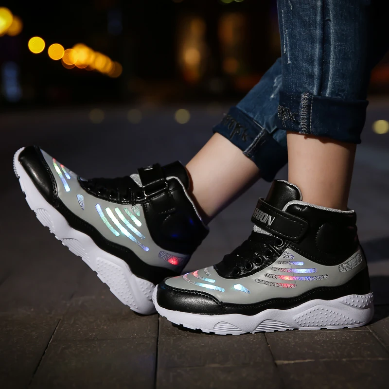 Wujek Jerry buty Led dla dziecka USB chargering Light Up chłopięce buty sportowe typu Sneakers dziewczyny świecące buty mody szkoła wygodne na co dzień