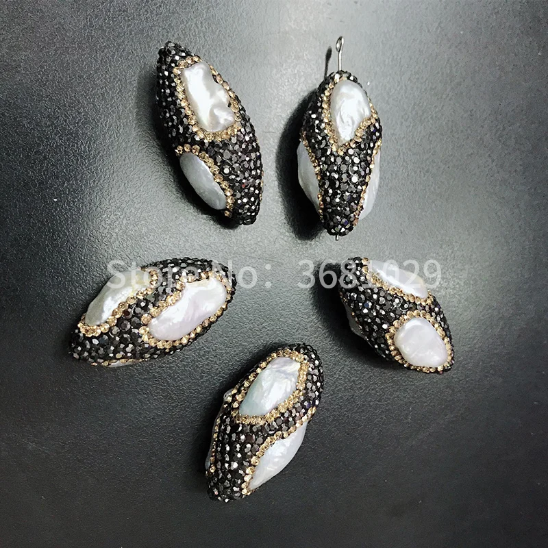 

Inlaid natural pearls in Europe and America