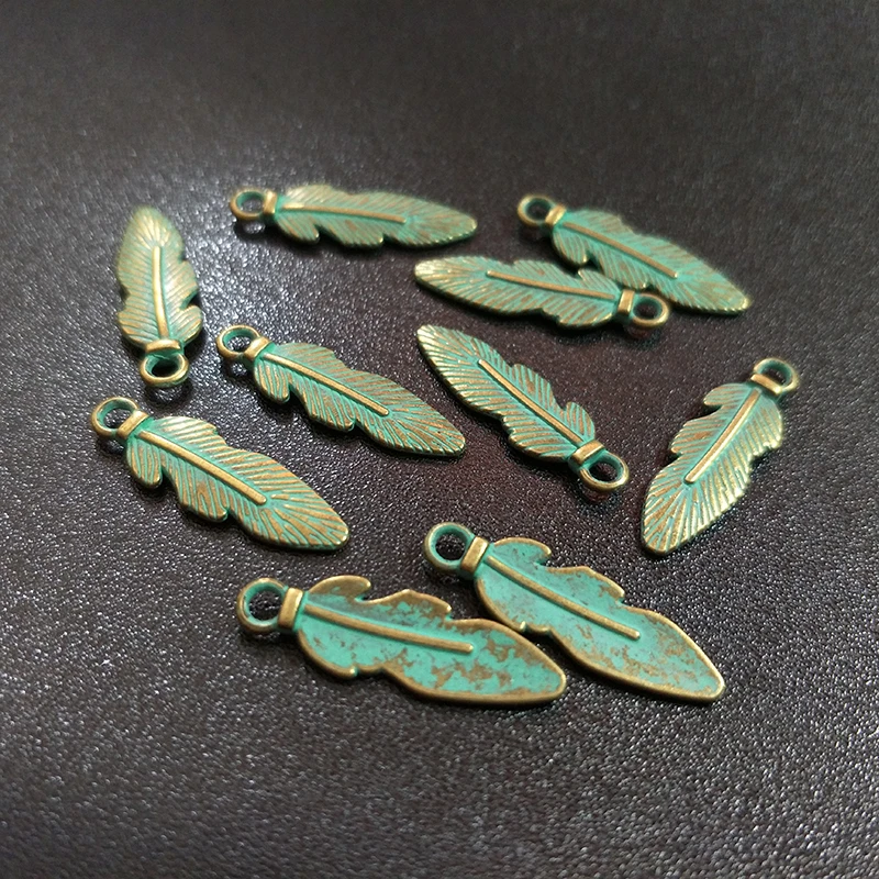 New 50pcs/bag 25MM New Retro Patina Plated Zinc Alloy Green Feather Charms For DIY Jewelry Accessories