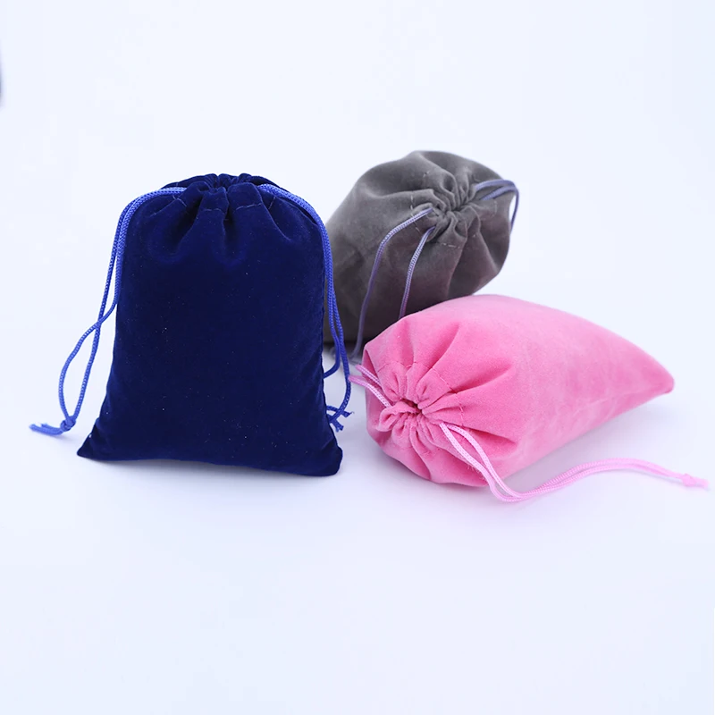 Tanie 100 sztuk 7x9cm 8x10cm aksamitne woreczki kolorowe opakowanie na biżuterie wyświetlacz saszetka z troczkiem etui prezentowe na święta lub ślub