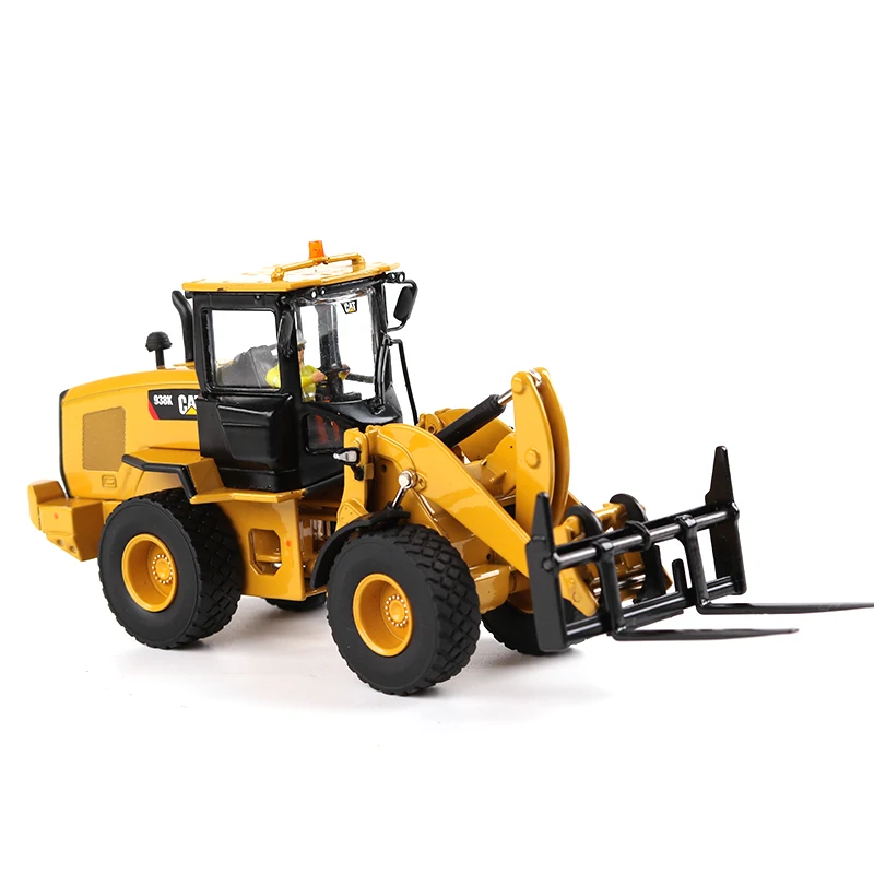 DM 1:50 Scale Cat 938K Wheel Loader with Interchangeable Work Tool Engineering Machinery Diecast Toy Model Collection 85228