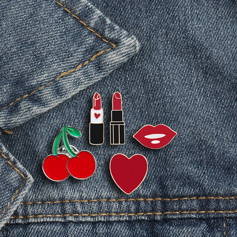 Broches de lápiz labial para mujer, alfileres de esmalte de cereza, labios, corazón de amor, broche Sexy, botón de solapa de ropa, Pin de Metal, accesorios de joyería