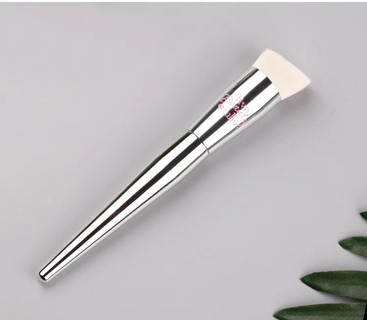 1 piece Flat Angled Foundation Makeup brush Liquid BB cream Foundation Make up Pro beauty tool silver plastic handle