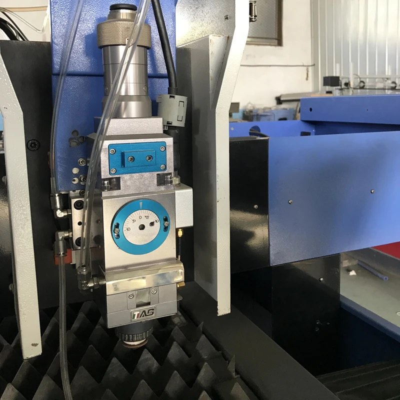 Machine de découpe laser 500w IPG/Raycus, pour l'acier épais et le carbone, avec tête automatique, 1500x300mm