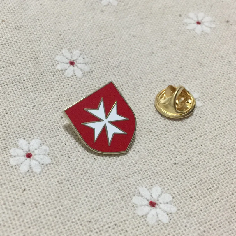 Masonic Red Shield with White Maltese Cross Crusader Order Knight Lapel Pins and Brooches Masons Freemasonry Pin Badges